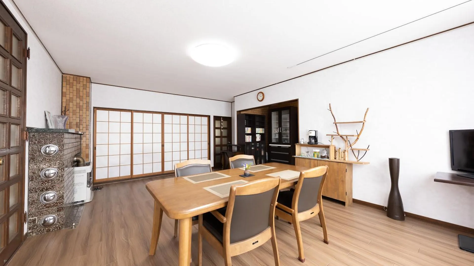 Guest House 来夢 أوتارو 0*,